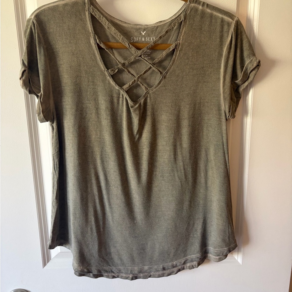 American Eagle Outfitters Olive Short Sleeve Tee